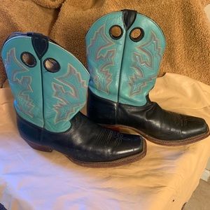 Black men’s Justin cowboy boots